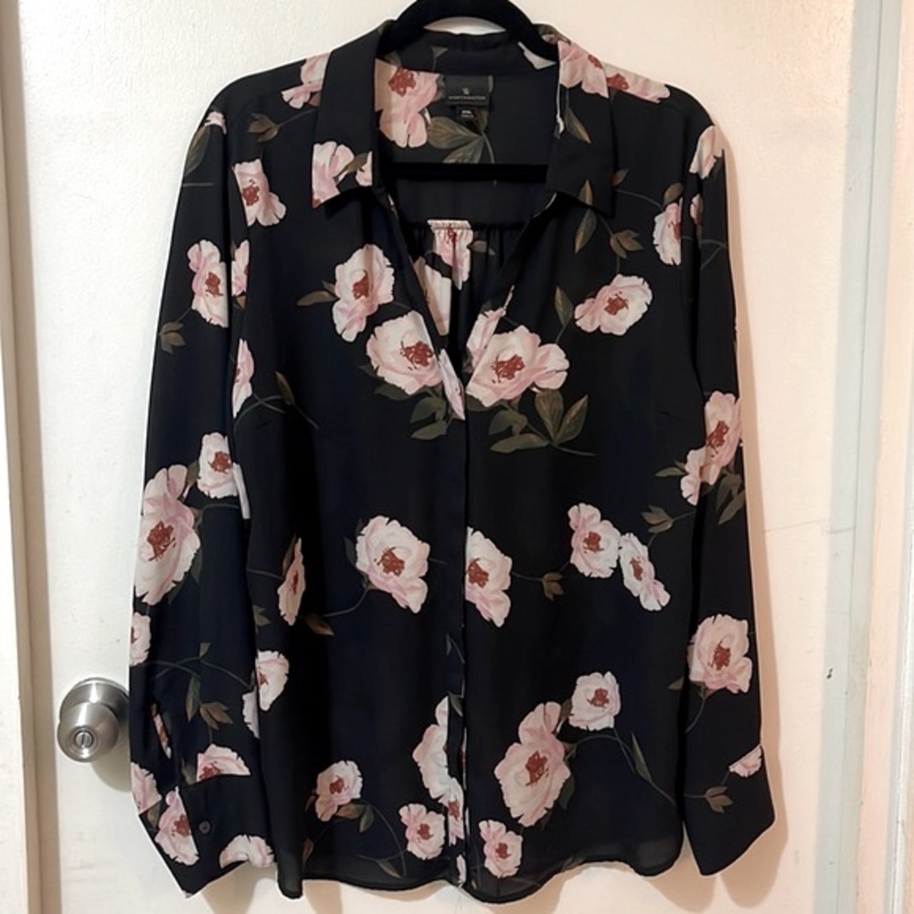Worthington black and flower print blouse in size XXL.